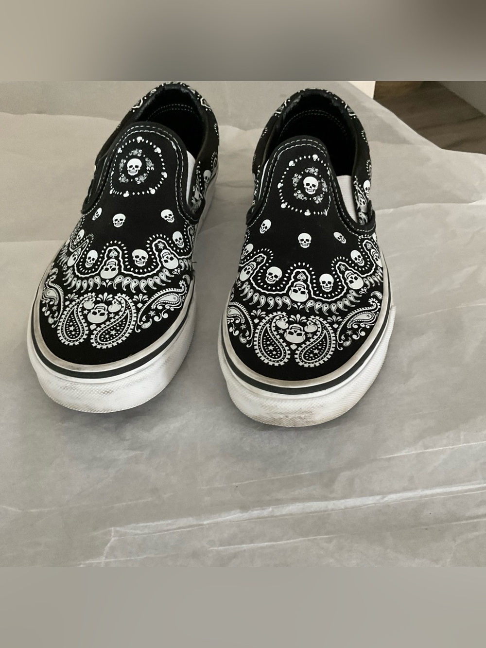 VANS Classic Slip-On Black Skulls pattern Women’s Sneakers size 8